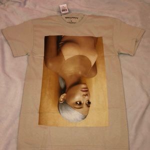 ARIANA GRANDE SWEETENER TEE
